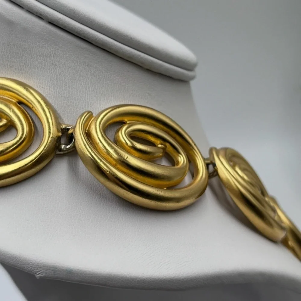 Vintage Modernist‎ Matte Gold Tone Satin Finish Swirl Link Toggle Necklace